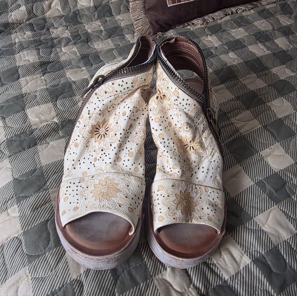 A.S.98 Naylor Floral Beige Sandle